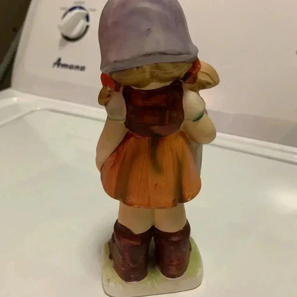 Girl Figuring - Picture 3 of 6